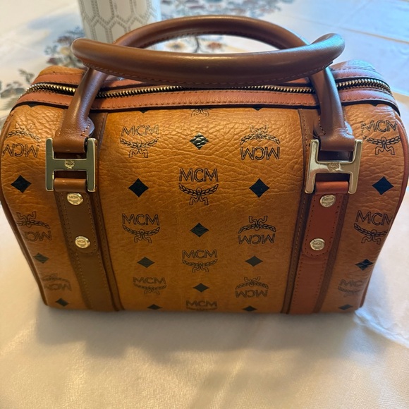 MCM Preowned cognac Leather Bag with Gold embossed hardware. - Picture 6 of 15